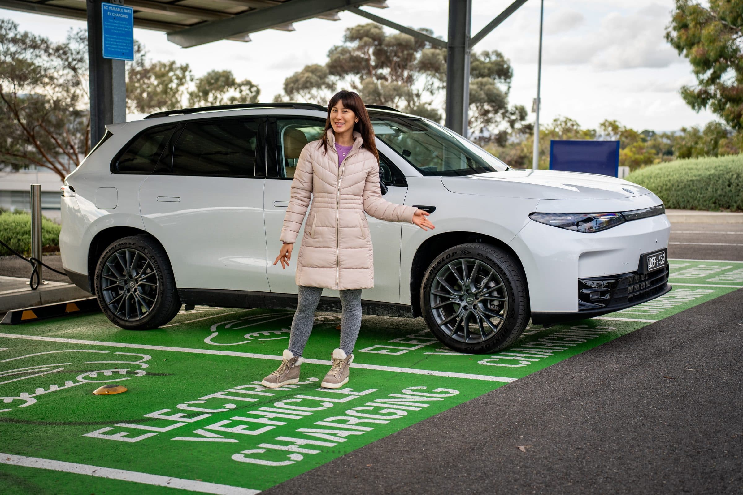 CarTell.tv presenter Jenny with the Leapmotor C10 electric SUV