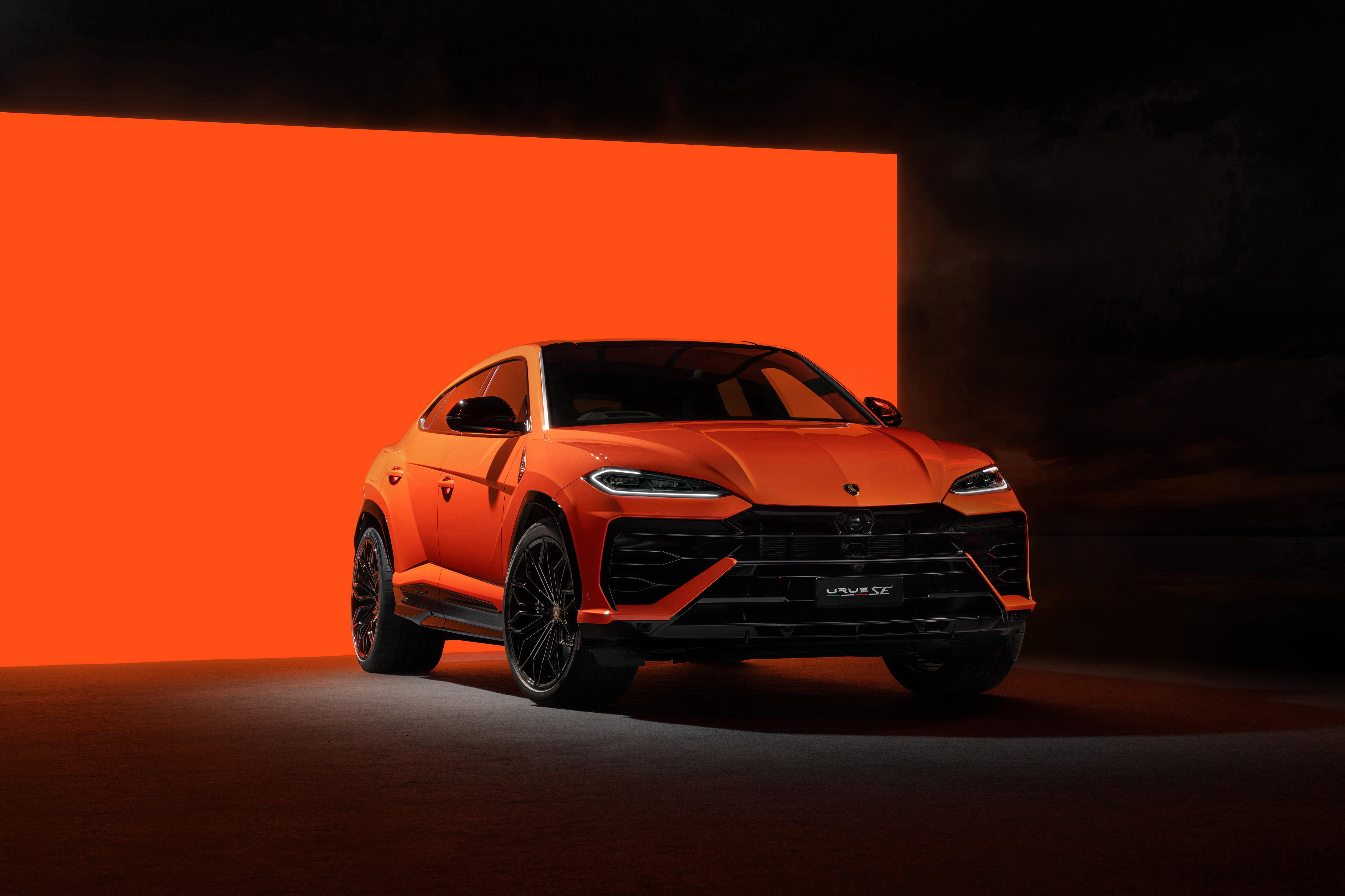 2026 Lamborghini Urus SE in Arancio Egon