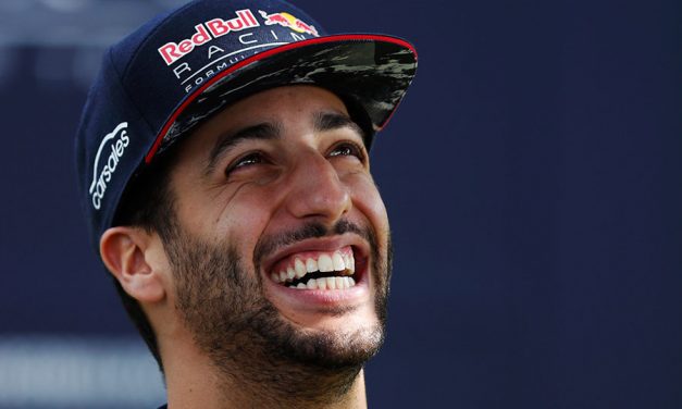 Ricciardo splits with Red Bull