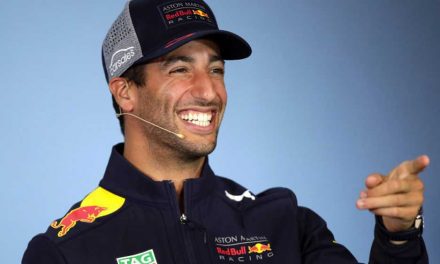 Frustration as Ricciardo punches out